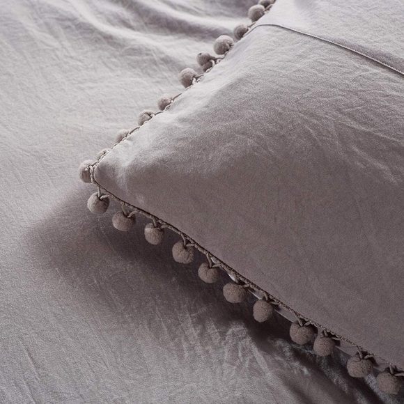 - New GREY Pom Pom Fringe Duvet Cover Set - Picture 2 of 2